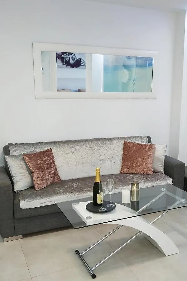 Blue Horizon Luxury Apartment 内尔哈