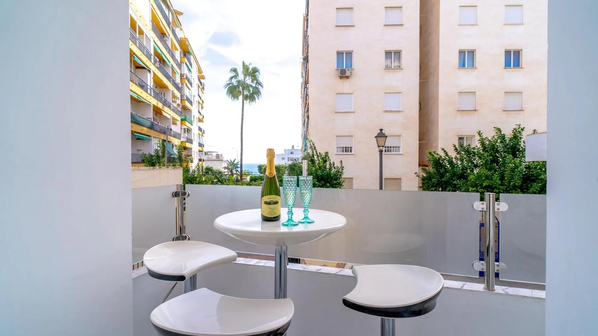 Blue Horizon Luxury Apartment 内尔哈